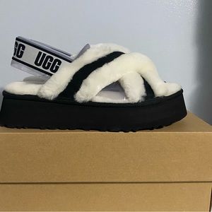 UGG DISCO CROSS SLIDE **Sz 8**